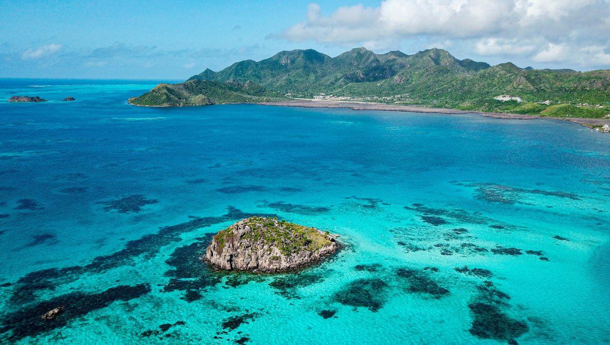 Ni el Caribe ni las Maldivas: La playa de Sudamérica con un mar de 7 colores que parece de otro mundo